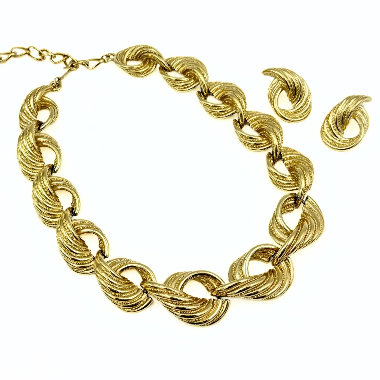 Authentic The Trifari Gilded Crest Parure