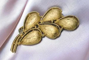 Authentic The Golden Quinary Pod Talisman of Vintage Trifari