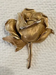 Authentic Crown Trifari Gold-Plated 1960s Trifari Blooming Rose Brooch 2”1/2 X 2”