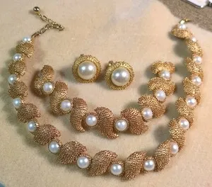 Authentic Trifari Gold-Plated Cabbled Faux Pearl Necklace Bracelet Earring Set