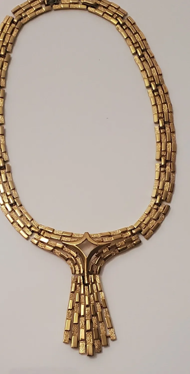 Authentic Crown Trifari Vintage Textured and Smooth Gold Plated Deco Pendant Necklace 15"