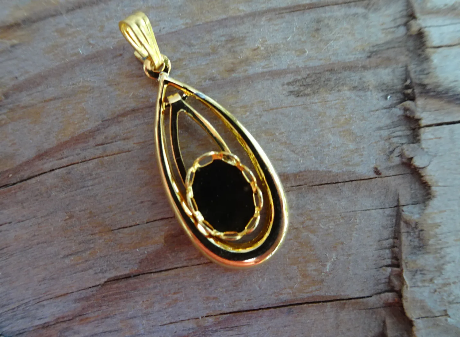 Authentic Oval Harmony: 12-Pack Pendant of Golden Resonance