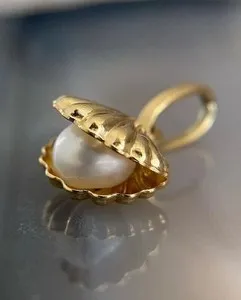 Authentic 2Ct Round Cut Natural Pearl Seashell Women's Pendant 14K Yellow Gold Plated