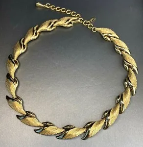 Authentic Vintage Monet Runway Mega Textured Gold Plated Choker Collar Necklace 15-16.5"