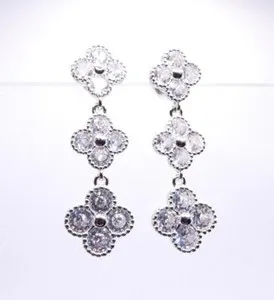 Authentic The Whispering Clover: 18kt White Gold and Crystal Petites