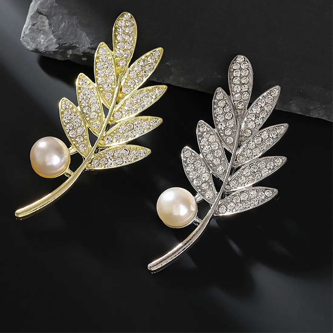 Authentic 1Pc Exquisite And Elegant Leaf Brooch Creative Personality Pin Magnificent Luxury Jewelry Accessories Party Birthday Trend