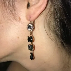 Authentic MARIANA  SWAROVSKI CRYSTALS EARINGS ROSE GOLD PLATED W/ BLACE/GREY STONES NWOT