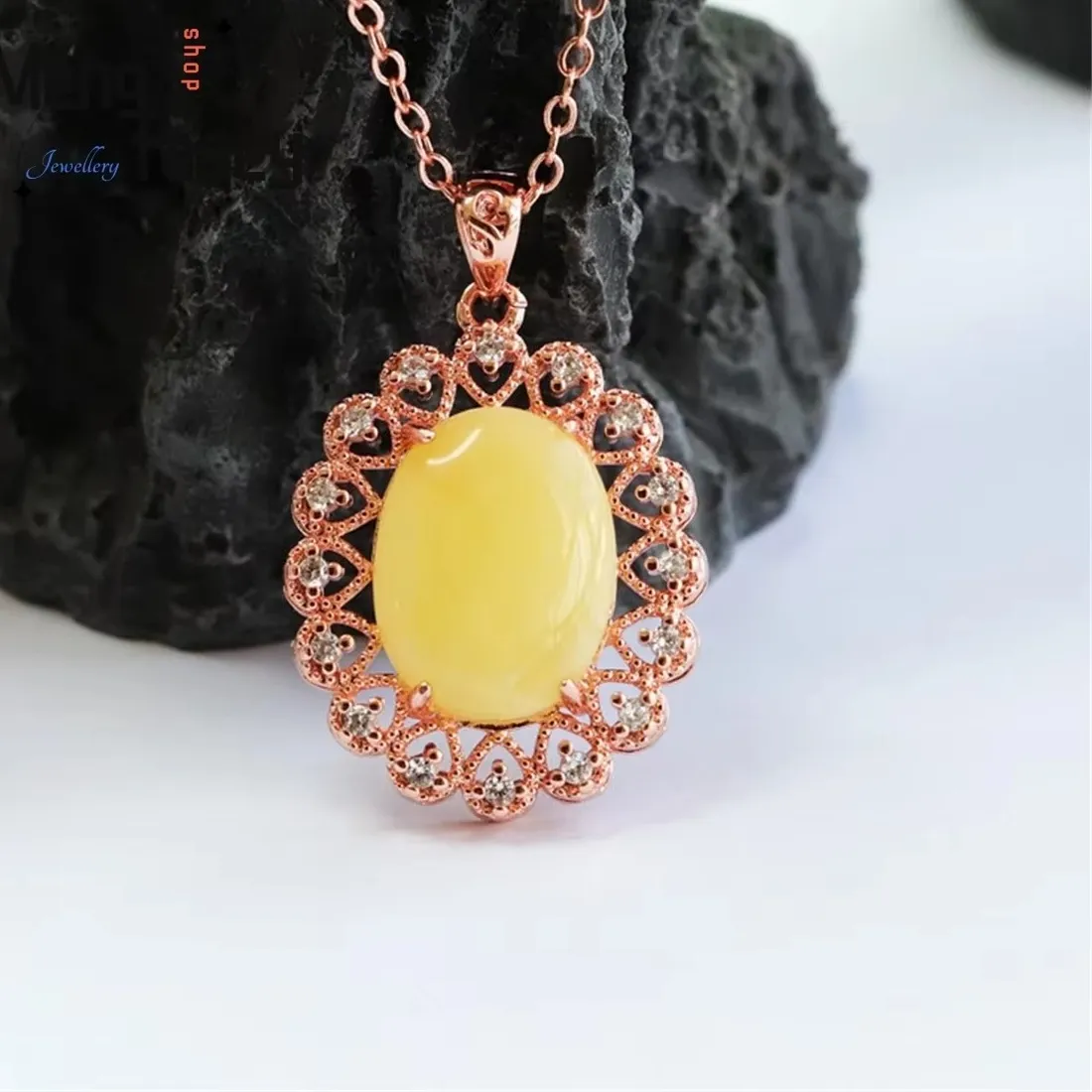 Authentic Natural Honey Wax Chicken Oil Yellow Amber Egg Face Hollow Out Necklace Elegant Personalized Versatile Jewelry