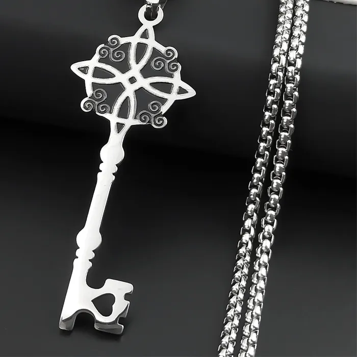 Authentic Irish Celtic Knot Triskele Key Pendant Necklace Triskelion Triple Spiral Necklaces Jewelry collares para mujer