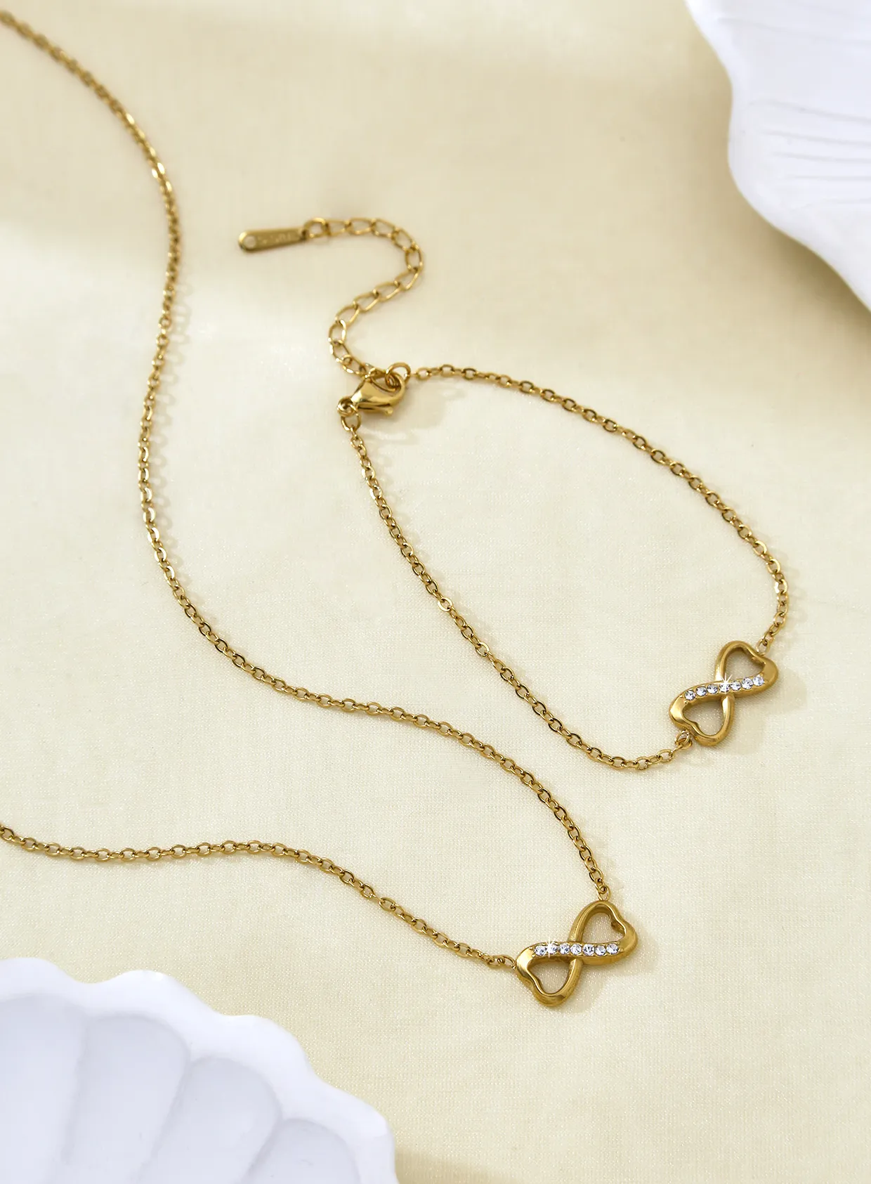 Authentic 1 Piece Delicate Temperament Ins Style Niche Personality Stainless Steel Heart Infinity Symbol Pendant Lockbone Chain, Bracelet