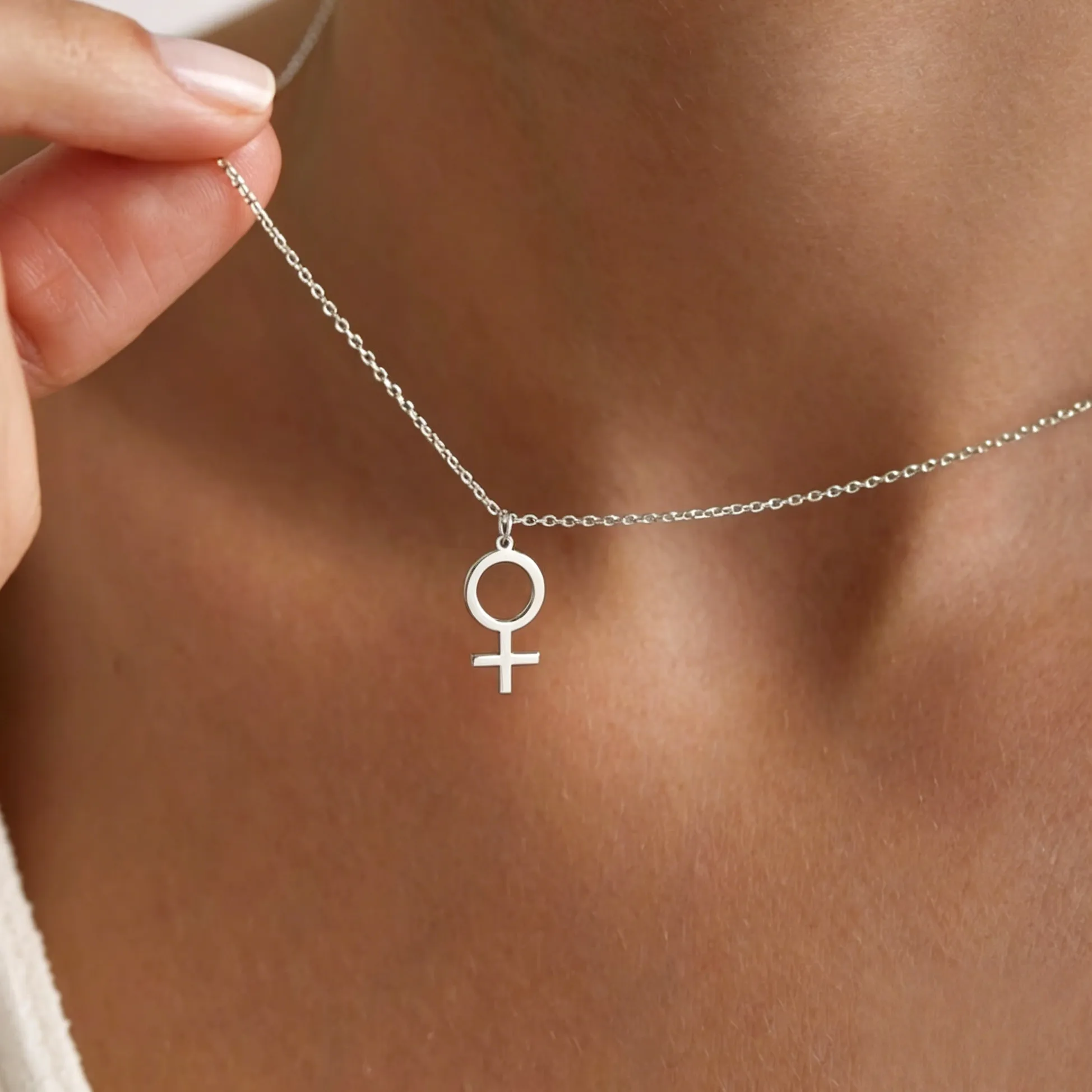 Authentic Fashion Venus Symbol Pendant Necklace for Women Feminist Jewelry Statement Gold Plated Chain Birthday Gift for Her