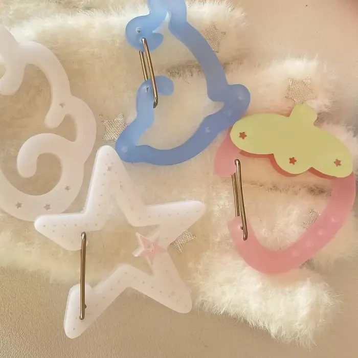 Authentic 1Pc Style Strawberry Angel Wings Dolphin Star Acrylic Key Chain Pain Cover Buckle Bag Pendant Keychain Holiday