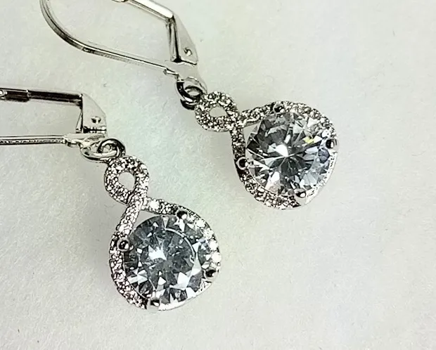 Authentic The Eternal Loop of Grace Infinity Drop Earrings