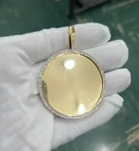 Authentic The Luminous Memory Medallion Set in Radiant Gold