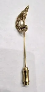 Authentic Vtg Gold Plated Pin Faux Pearl Feather Intricate Victorian Aristocracy Royalty