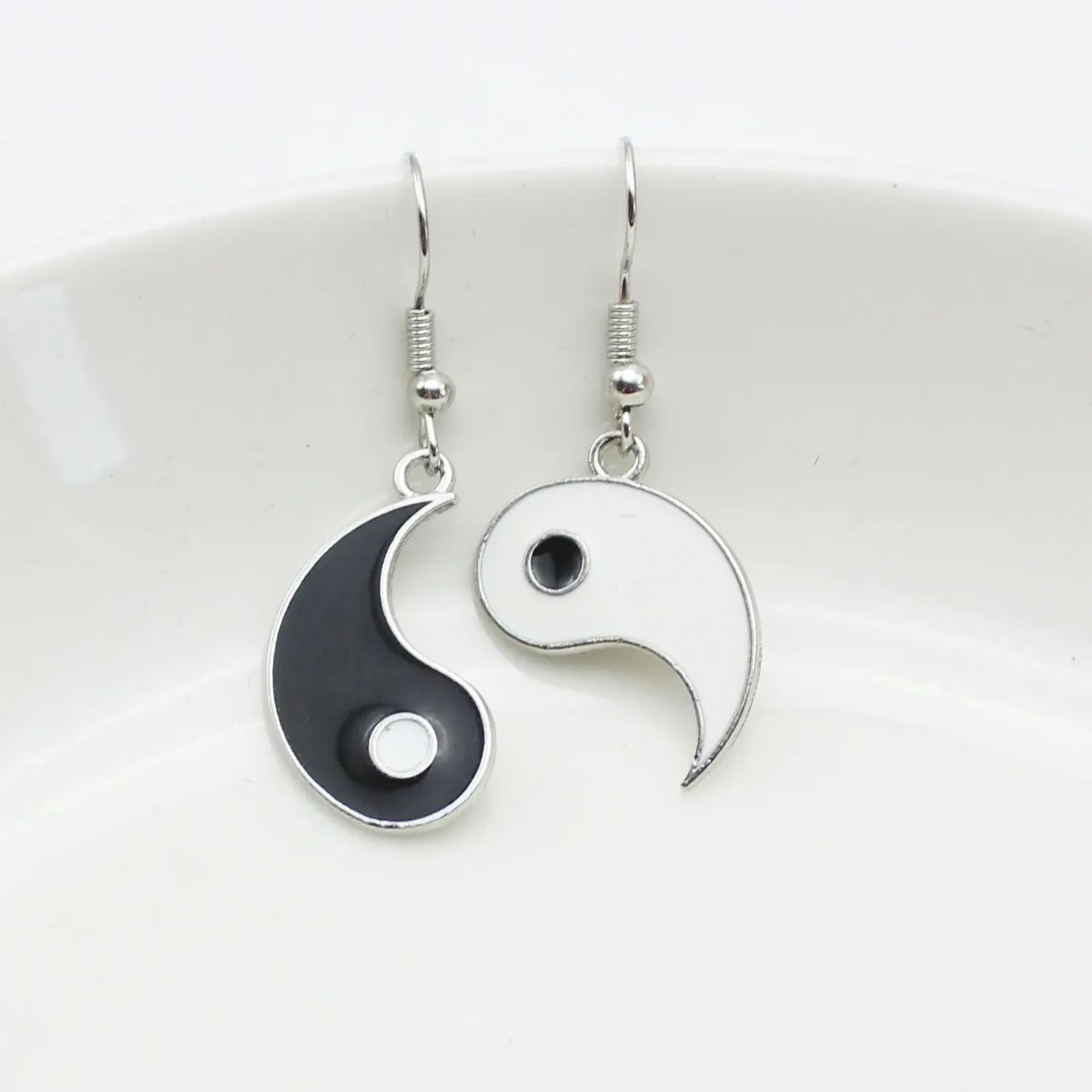 Authentic Asymmetric Tai Chi Yin Yang Bagua Black White Color Round Drop Earring for Women Creative Girl Jewelry Lover Good Friend
