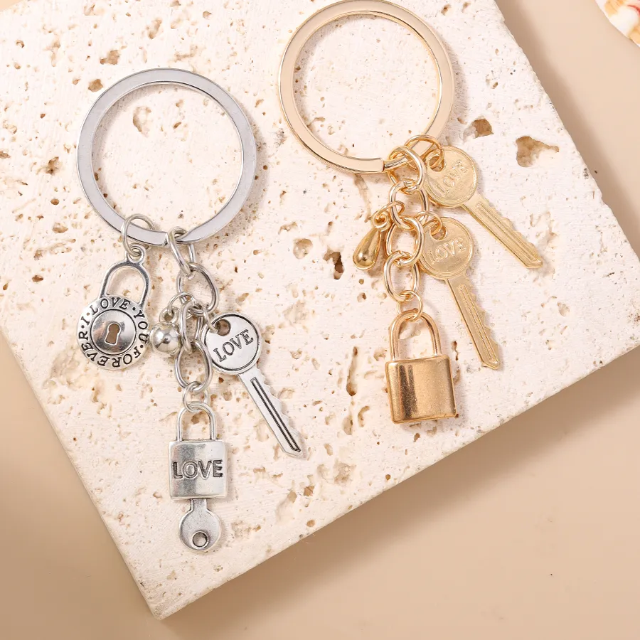 Authentic Aihua Cute Ins Metal Love Heart Key Keychain Padlock Keyrings Handbag Pendant Key Chains For Women Girl Handmade Jewelry Gifts