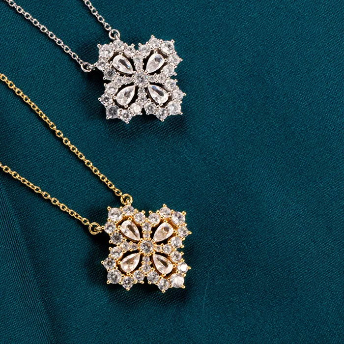 Authentic The Gilded Clover of Winter Solstice Fortuna