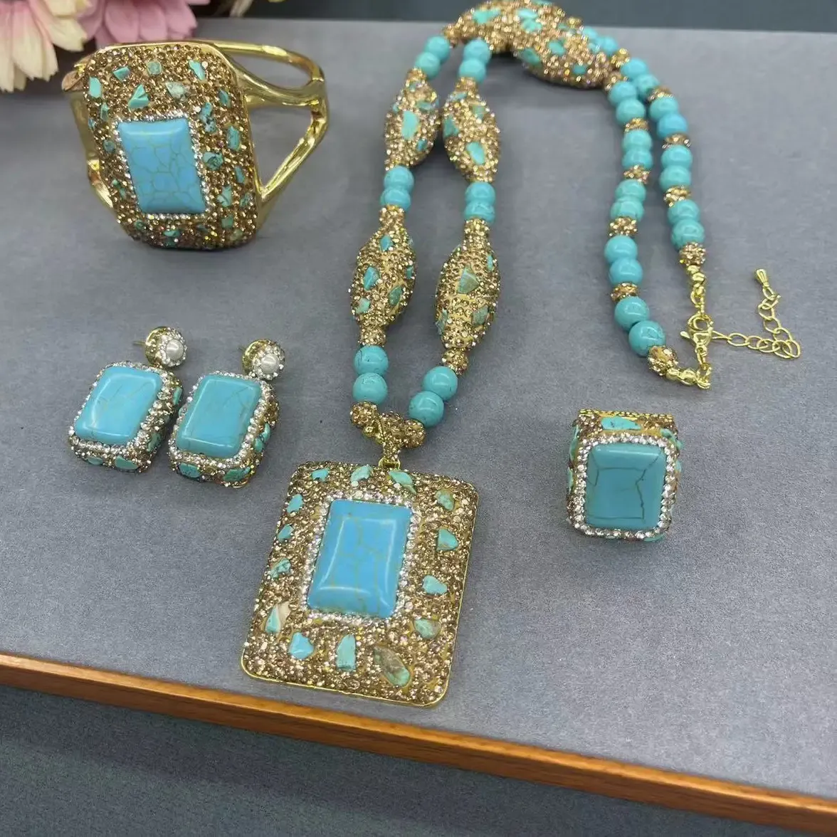 Authentic turquoise fashionable handmade design inlaid turquoise Internet celebrities with the same color-preserving jewelry set