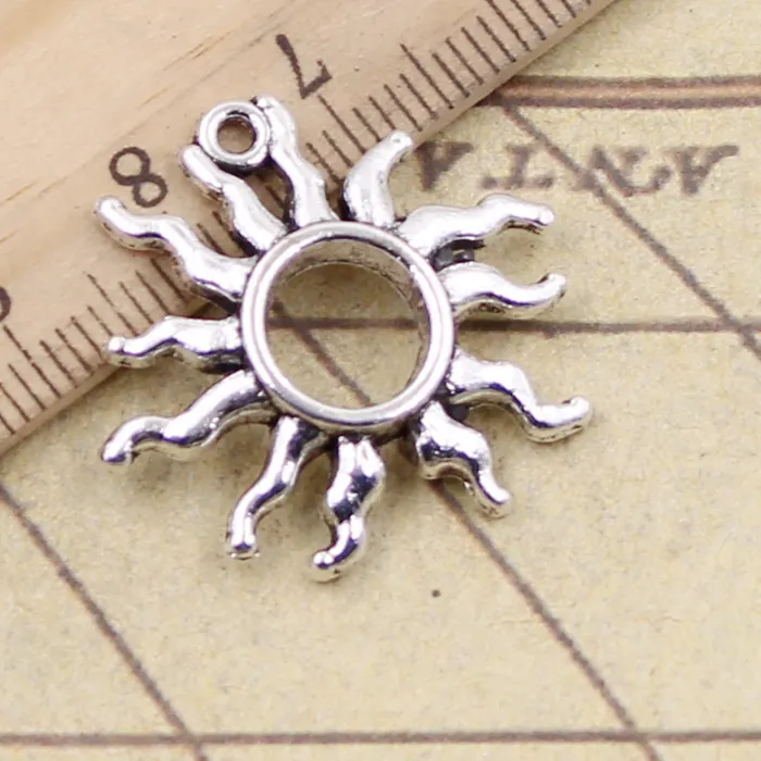 Authentic 10pcs Charms Sun Sunshine 25x26mm Tibetan Silver Color Pendants Antique Jewelry Making DIY Handmade Craft