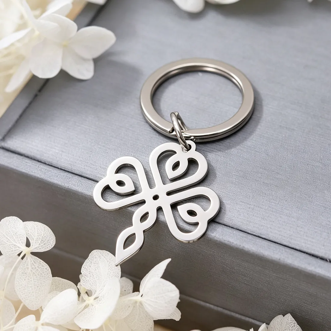 Authentic Lovely Celtic Knot Four Leaf Clover Keychain for Women Lucky Plant Keyring Bag Purse Jewelry Accessories