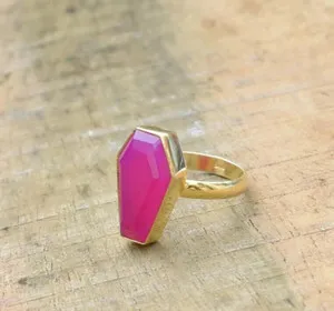 Authentic Crimson Chalcedony Coffin Ring – Gold‑Plated 925 Silver Enchantment