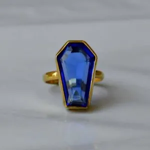Authentic Coffin‑Shaped Azure Tanzanite Quartz Ring – Gold‑Plated Silver Guardian