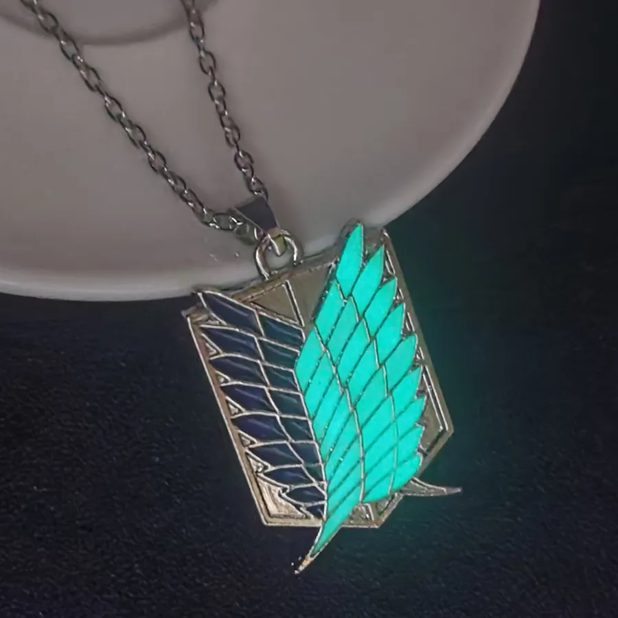 Authentic Attack on Titan Glowing Necklace Pendants Wings Of Liberty Scouting Legion Chain Jewelry Pendant Glow In The Dark