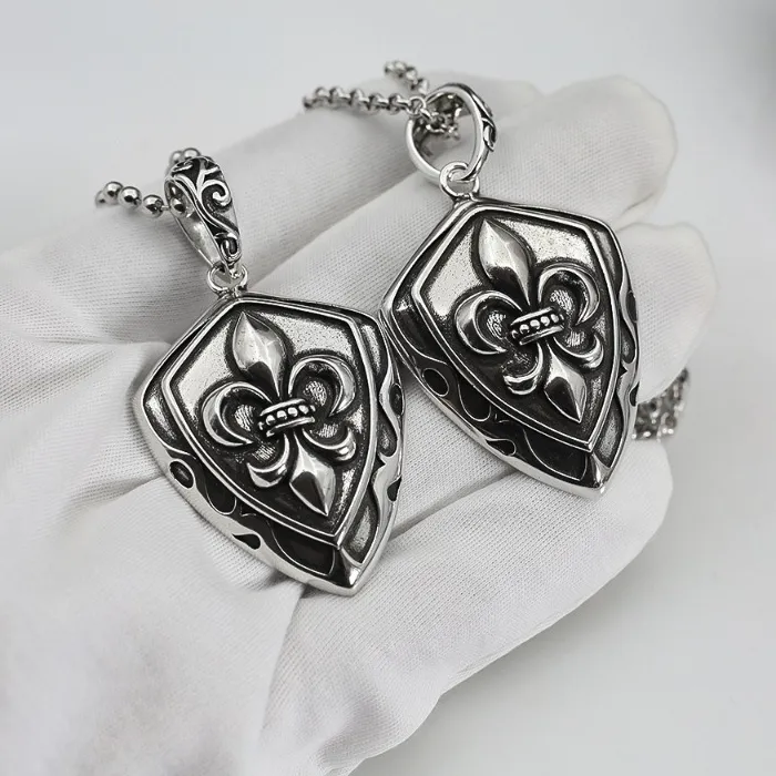 Authentic Hip Hop Old Thai Silver Scout Flower Shield Pendant Pendant Trend Punk Domineering Men's and Women's Same Necklace