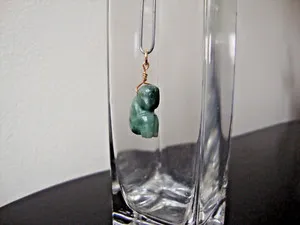 Authentic VINTAGE HONG KONG HANDMADE CARVED GREEN JADE MONKEY YELLOW GOLD PLATED PENDANT