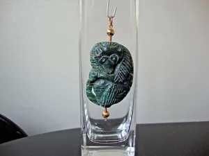Authentic VINTAGE HONG KONG HANDMADE CARVED GREEN JADE MONKEY PENDANT GOLD PLATED BALE