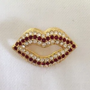 Authentic Red Gold Plated Lovely Sweet Makeup Mouth Lip Kiss Brooch Pin BR1119