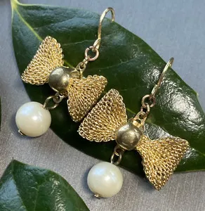 Authentic Vintage Pearl Earrings Mesh Bow Estate Jewelry Pre-owned Gold Plated Drop Sweet