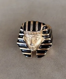 Authentic Vintage 1970s gold plated Erwin Pearl King Tut Pharaoh Ring size 5.5