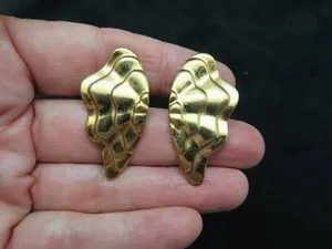 Authentic Vintage AVON Gold Plated 1986 Gold Plated Enchanted Wings Pierced Earrings