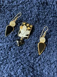 Authentic HEALING HANDS BROOCH and FEMINA DANGLE HOOK EARRINGS Black White Gold Plated