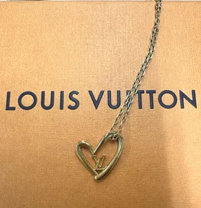 Authentic Louis Vuitton Collier Heart Foreign Love Necklace Gold Plated - Dust bag/Box