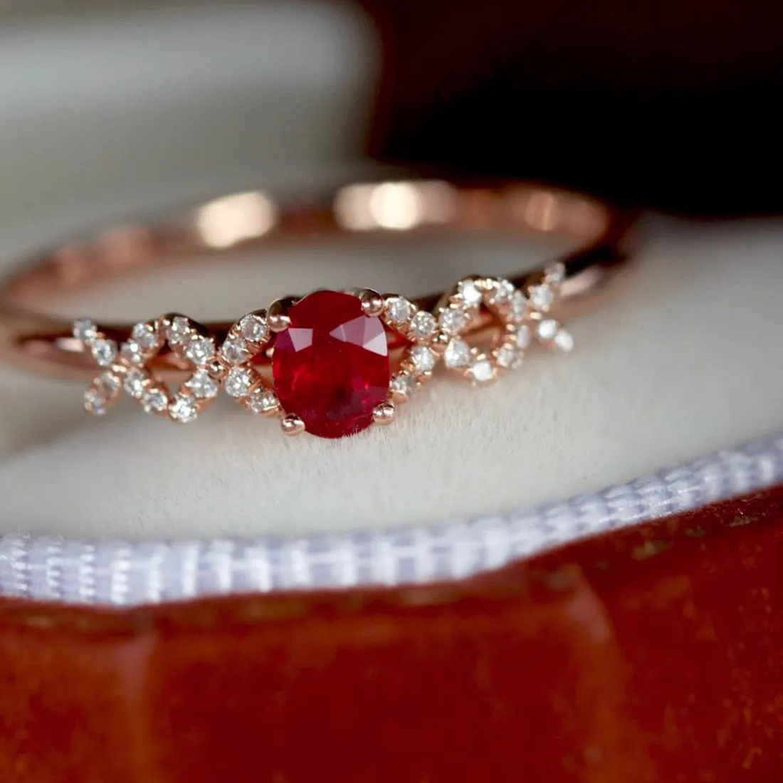 Authentic Elegant 925 Silver Round Ruby Cocktail Lace Rings Red Gemstone Engagement Wedding Birdal Pinky Band Fine Jewelry Store