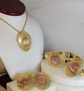 Authentic Radiant Luminescence: The 18K Gold-Plated Pink Pearl Sovereign Set