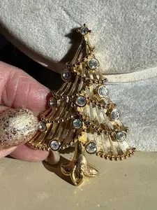 Authentic VTG 2” GOLD PLATED CHRISTMAS TREE PIN - Costume Jewelry