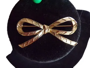 Authentic Vintage Crown Trifari Woven Texture Gold Plated Bow Brooch 2 1/8"