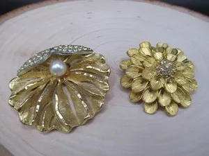 Authentic Vintage pair Gold plated Brooches rhinestone pearls Capri brushed texture finish