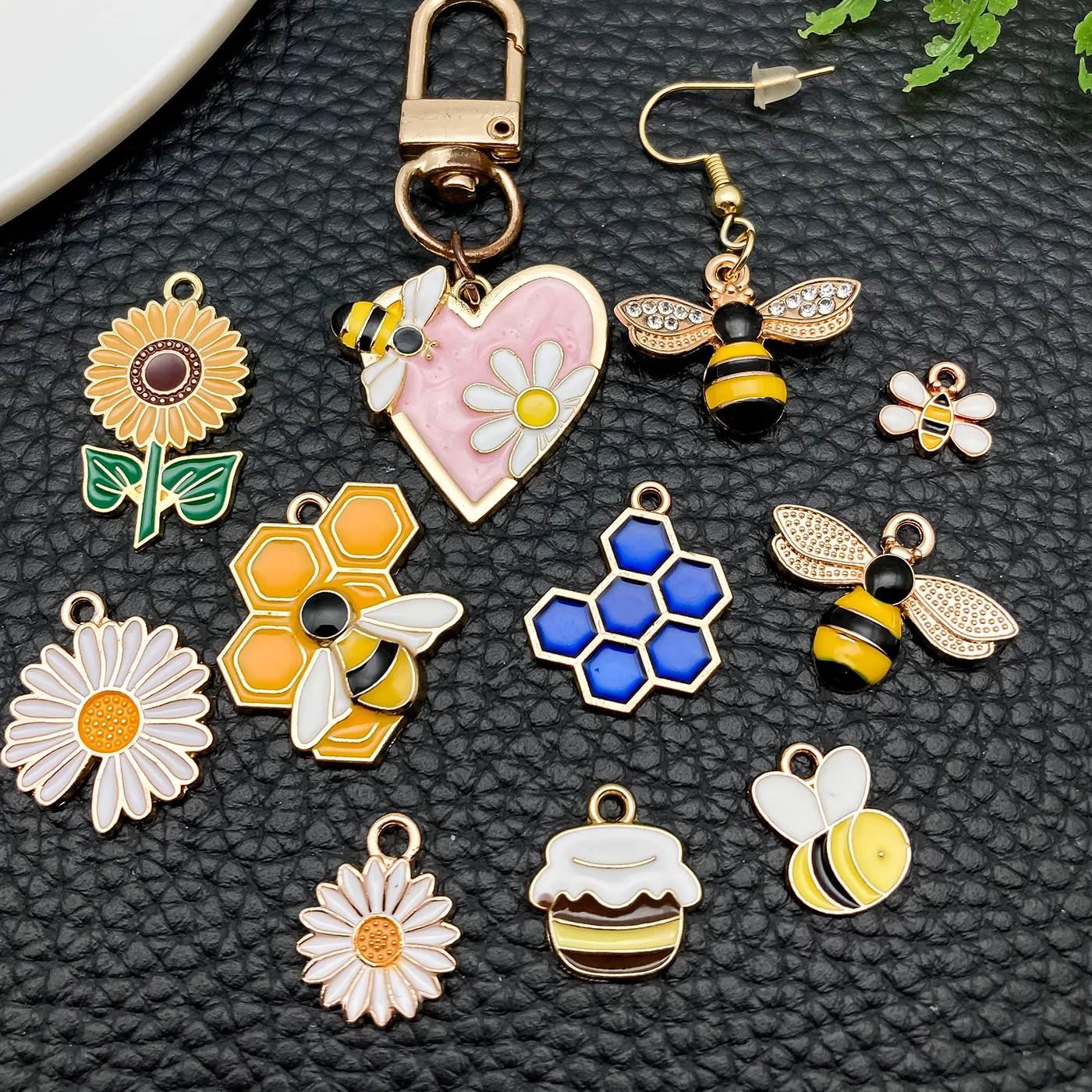 Authentic 10/20pcs Oil dripping bee hive chams pendant, suitable for DIY keychains earrings necklaces accessories