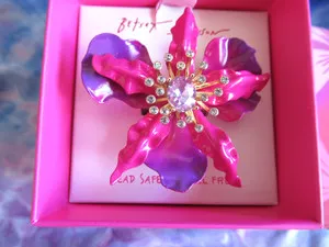 Authentic BETSEY JOHNSON Authentic Gold Plated Orchid Stretch Cocktail Ring NIB