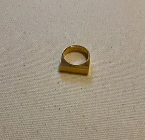 Authentic J.CREW gold-plated rectangle signet ring size 7