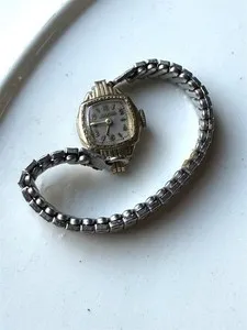 Authentic Vintage Bulova Ladies Wrist Watch 10K Gold Plated Rolled Manual Wind Dainty