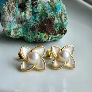 Authentic 925 Silver Natural 7mm Pearl Seashell 3/4'' Flower Stud Earrings Gold-Plated