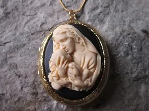 Authentic VIRGIN MARY AND BABY JESUS CAMEO GOLD PLATED LOCKET - RELIGIOUS - UNIQUE -MOTHER