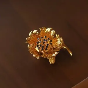 Authentic Retro Vintage Gold-Plated Mechanical Brooch - Openable Blue Crystal Flower