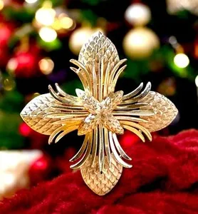Authentic 1960'S CROWN TRIFARI GOLD PLATED ACORN FEATHERED DESIGN MALTESE CROSS BROOCH
